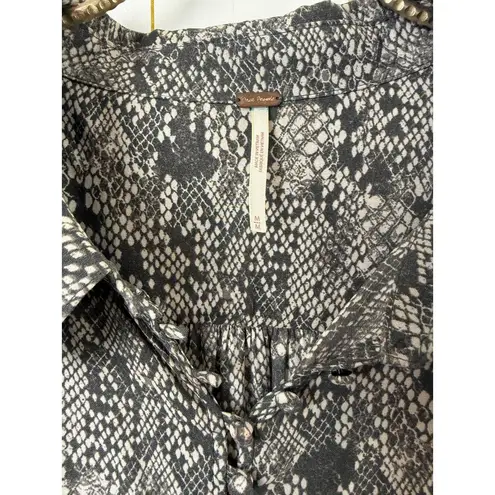 Free People  Modern Muse Black Snakeskin Oversized High Low Top - Size- Medium