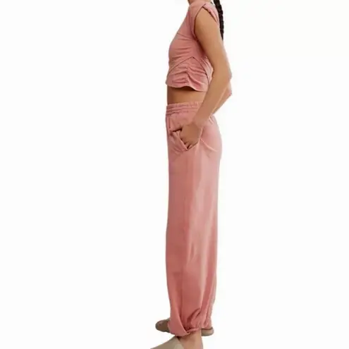 FP Movement Hot Shot Crossover Set NWT size XL in Petal 2 Piece Set Baggy Pink