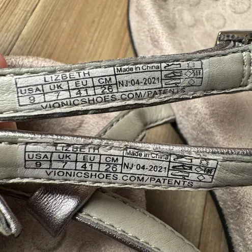 Vionic  Lizbeth Metallic Silver Thong Sandal Comfort Orthopedic Sz 9 arch support