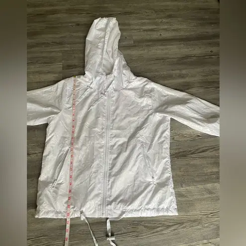 Zyia White Fitted Hoodie Sweatshirt