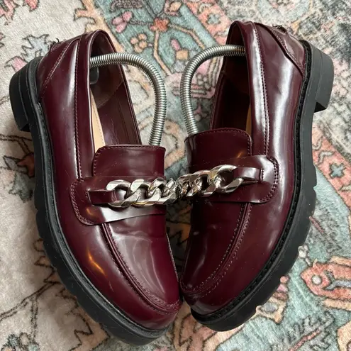 ShoeDazzle Burgundy Chain Loafers Faux Patent Leather Lug Sole Shoes Women’s 6.5 Silver