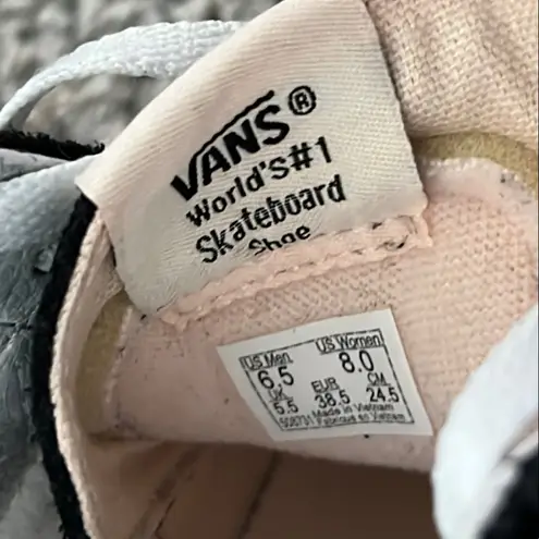 Vans breast cancer awareness womenโs body positivity Monochrome Skate Shoes