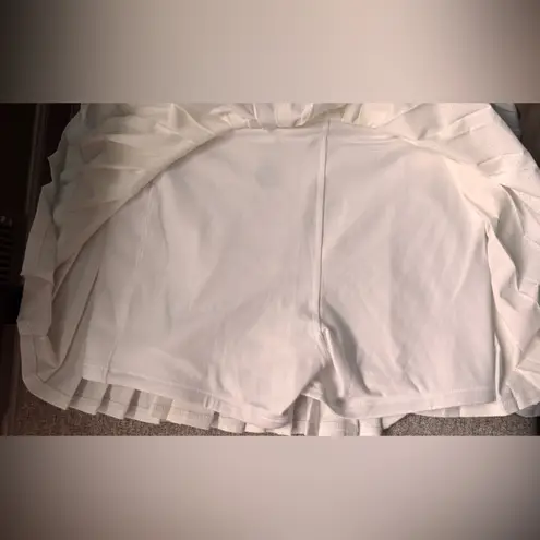 Athleta NWT  Match Point Pleated Laseecut Skort Skirt Size Small