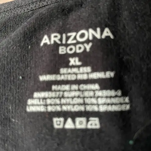 Arizona Jeans 2 Arizona sports bra XL made with spandex for easy stretch never worn