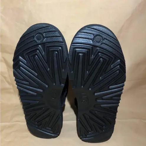 UGG  Classic Mini II Boots in Black