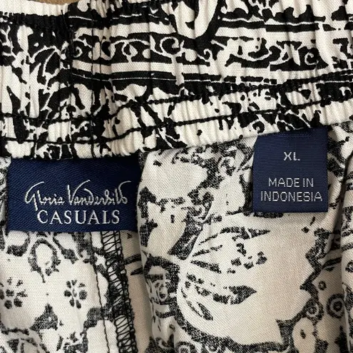 Gloria Vanderbilt Casuals Black & White Printed Capri Pants – Size XL(J8)!!
