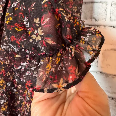 Lush Clothing Lush sheer‎ Floral Long Sleeve top V-neck size M ruffles with layer underneath