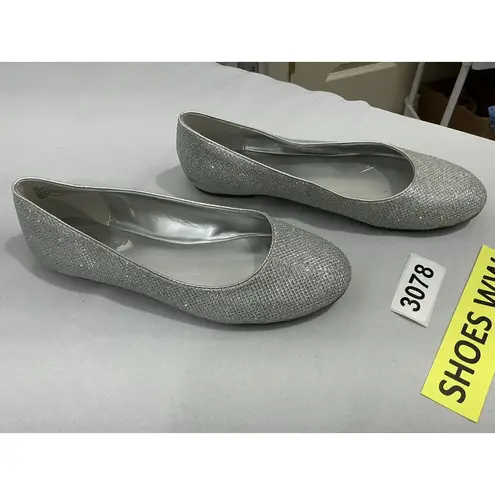 Womans Worthington Size 6.5 M Silver Sparkly Slip On Flats 741744