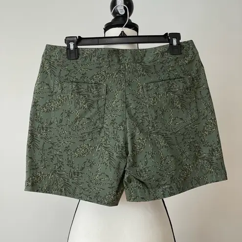 Aspen woven twill shorts new with tag in a size 6 outdoor casual printed