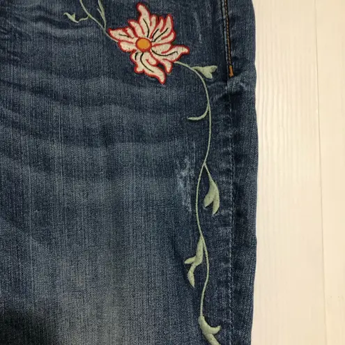 Driftwood floral embroidered distressed jeans women’s size 31 measures 34 x 29”
