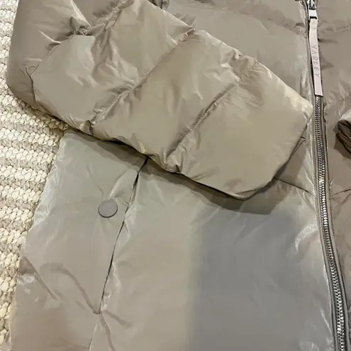 Varley  Alena Down Jacket in Cinder Shimmer - Image 4