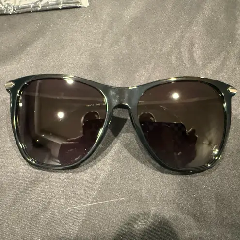 Victoria Beckham VB636S Sunglasses Black with Silver Hardware FULL INCLUSION