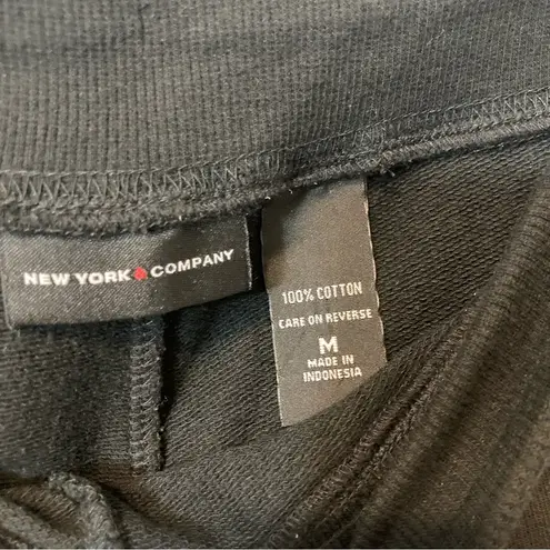 Y2K New York and Company Black Embroidered Floral Wide Leg Crop Sweatpants Pants Size M