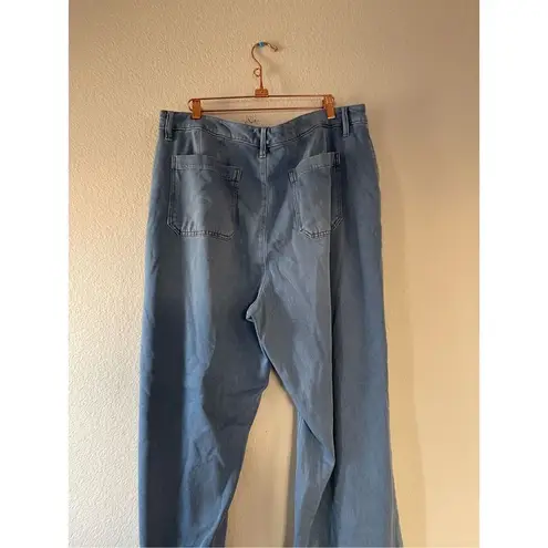 Lane Bryant  mid rise wide leg trouser jean size 18