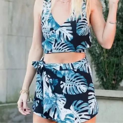 Show Me Your Mumu NWT  Conga Palm Wrap Top- Size Small