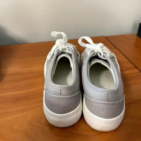 Cushionare  Tag Low Top Canvas Sneaker Grey White Memory Foam Insole Platform 8.5