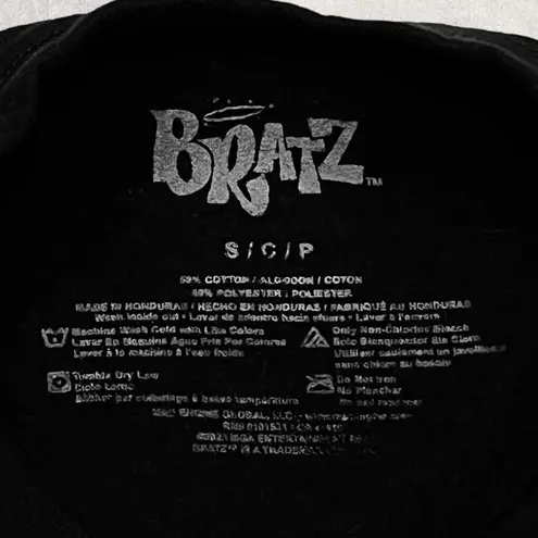 β
Bratz (Y2K) World Tour 2001 Black Graphic Crewneck Sweatshirt β