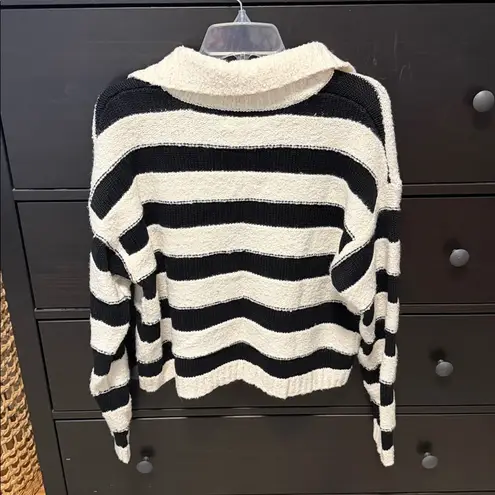Universal Threads Striped Black and Cream Women's Sweater thumbnail 3