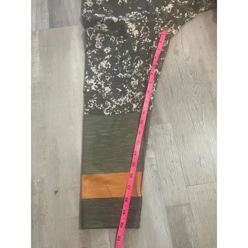 prAna WOMEN'S 3/4 LEGGING PILLAR PRINTED CAPRI (SLATE CANOPY) Size Medium.