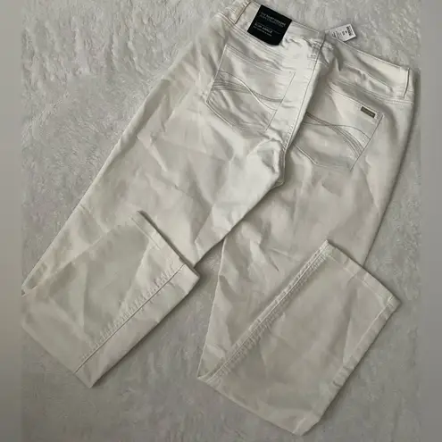 White House | Black Market  The Saint Honore’ Jean. White Slim Ankle 4R NWT