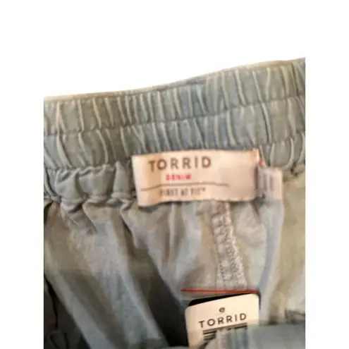 Torrid Denim Women's Size 16 Light Wash Elastic Waist Shorts NWT Blue
