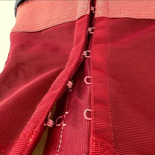 Goddess (42B) American VINTAGE 90s Red Hand Dyed Floral Lace Bustier Size undefined