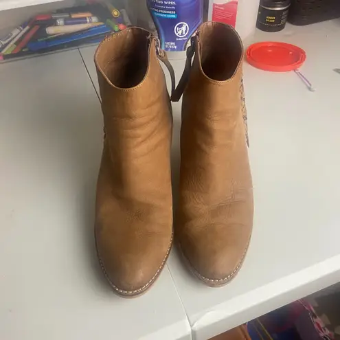 Dolce Vita Size 9.5 Juneau Ankle Boots Fringe Chain Neutral Brown Shoes Suede