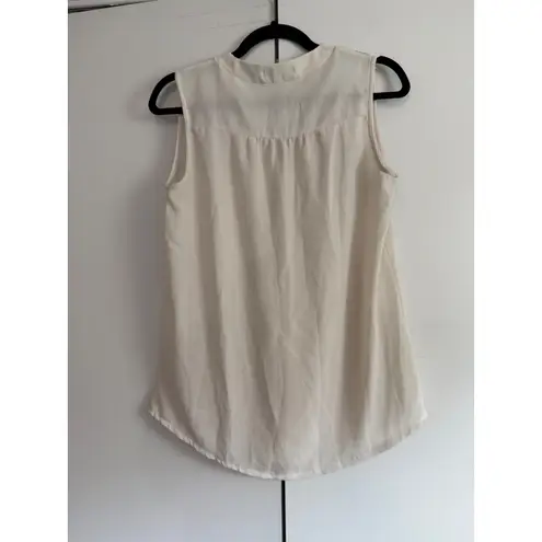 Jon & anna Sleeveless Blouse - Ivory, V-Neck, Pleated Detail, Size M, EUC
