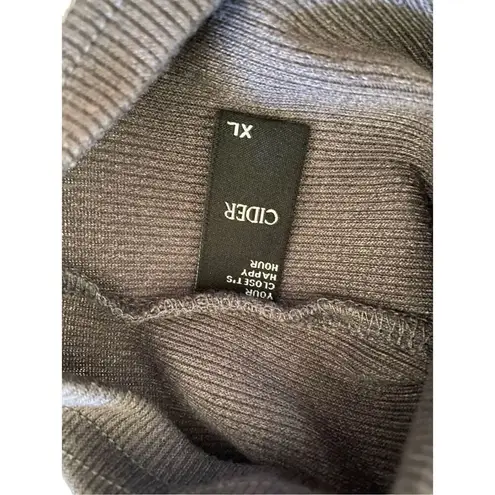 Cider Wide Strap Cropped Tank Top Sporty Workout Athletic Casual Everyday Gray Size XL