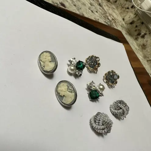 Head Lot Of 4 Clip-on Clip On Earrings - Pretty Variety - Cameo, Rhinestone,  Etc