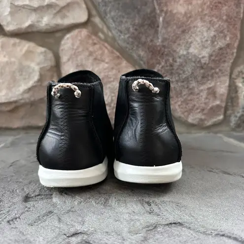 Olukai Hawaiiloa Manu Hope
Waterproof Women's Booties Black With White Sole Size 7.5