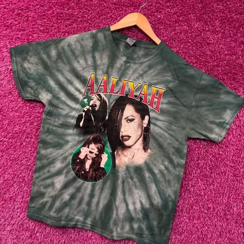 Aaliyah 90's style Collage tiedye R&B Tshirt size large