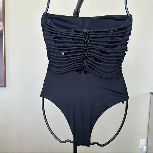 Leonisa Sculpting Macramé Back One