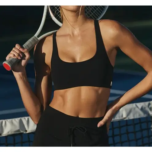 Vuori Yosemite Scoop Neck Strappy Back Sports Bra Black Large