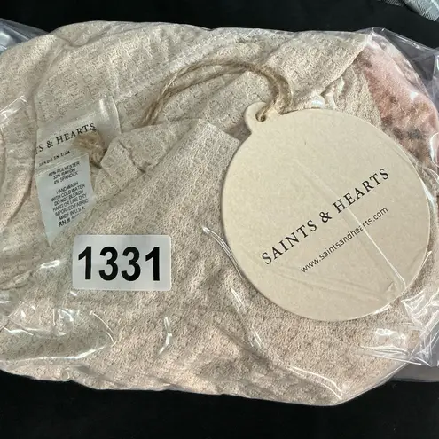 Saints & Hearts Beige Floral Long Sleeve Top Size undefined