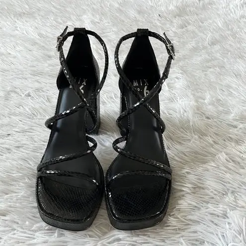 mix no. 6  NARINE PLATFORM SANDAL IN BLACK SIZE 7.5