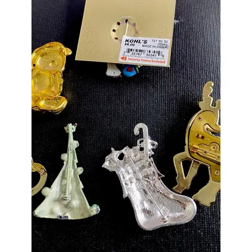 Costume Jewelry Christmas Brooches & 2 Button Covers Lot Vintage To Modern Gold