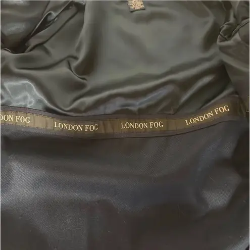 London Fog Navy Trench Coat With Zip Out Lining and Concealed Buttons Size M Pet