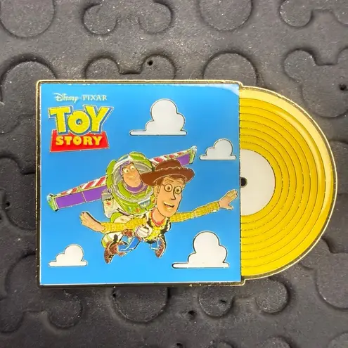 Lounge Fly Disney boxlunch Pixar records Toy Story buzz & woody trading pin
