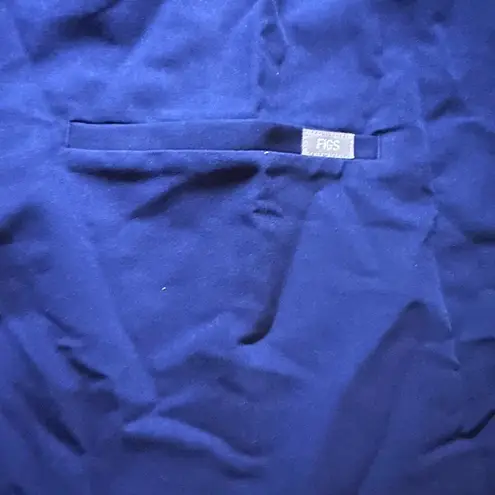 FIGS NWT  casma three pocket navy 4x top