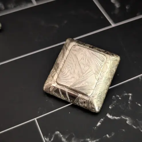 Vintage Clip On Earrings 1" Patterned Light Shade Gold Tone