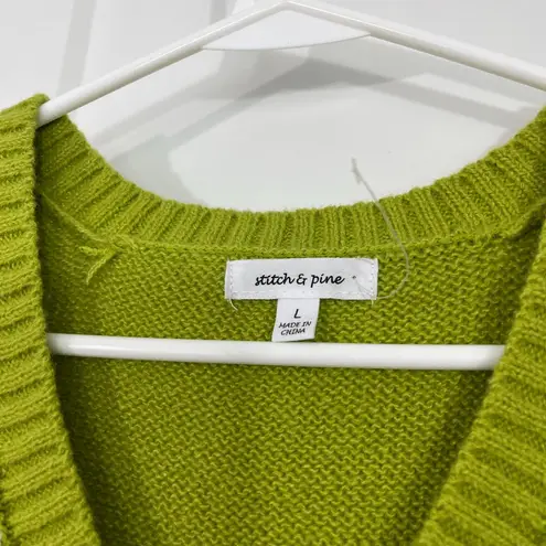 Stitch & Pine Large Green, White Houndstooth Sleeveless V