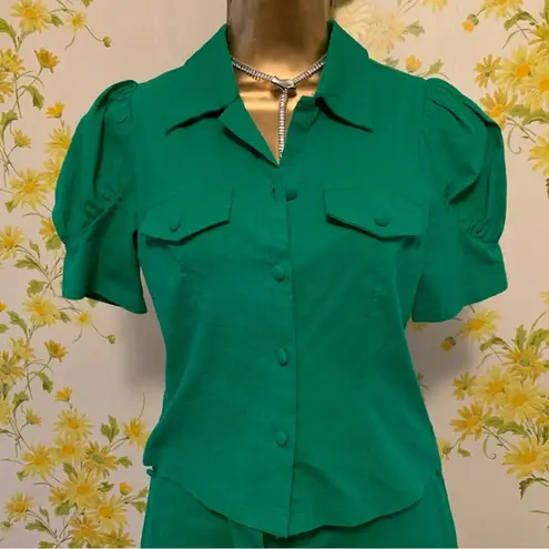 Button up short sleeve blouse in Kelly green size M Size M