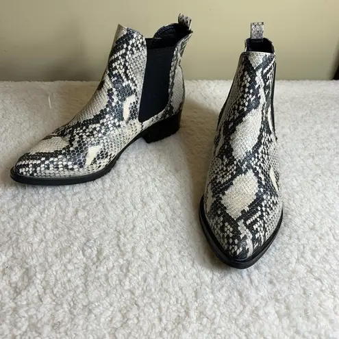 Steve Madden  Boots Womens 5.5M Black Cream Barrel Snakeskin Ankle Booties