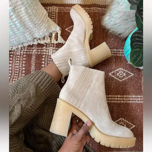 Brand New Dolce Vita Cream Ankle Booties with Chunky Sole Size 7.5
