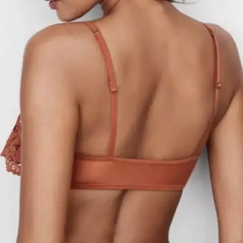 Victoria's Secret Body by Victoria Secret Lace Flutter Flounce Ruffle Crop Top Bralette Bra XS VS