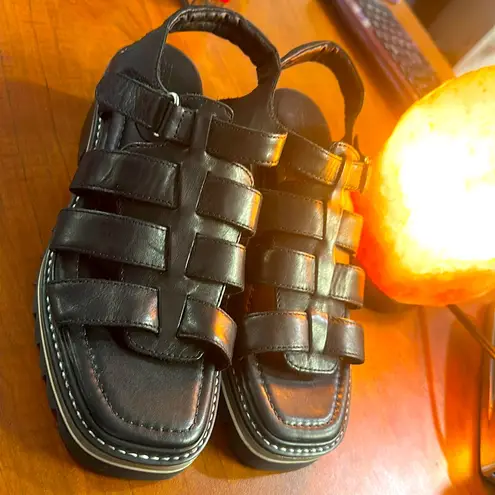 Bernardo  Women's Sasha Chunky Heel Strappy Sandal Black Antique Calf Size 9M