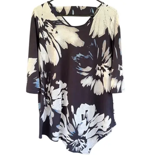 EUC Clara Sun Woo Navy Floral Asymmetric Point Hem Top Medium