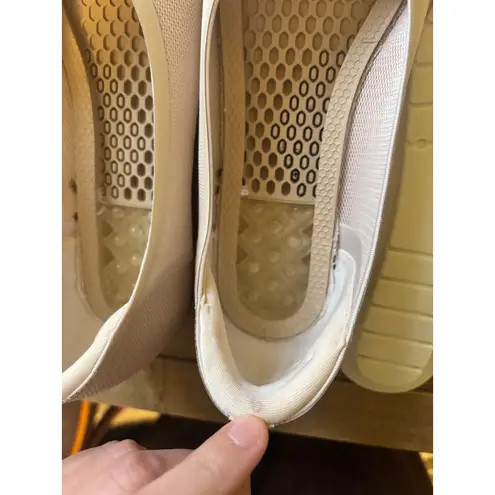 Vivaia Pointed Toe Dual Cushion City Flats White Size 40 EU 9 US Flat Pro Tan