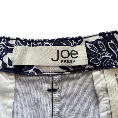 Joe Fresh  women's size 8 with a 4" inseam blue and white shorts pockets